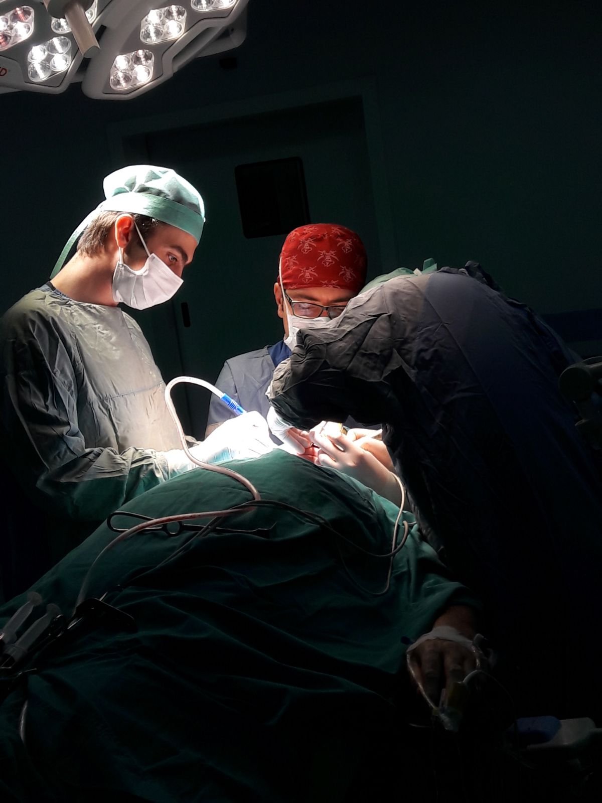 دكتور فراس في العيادة
